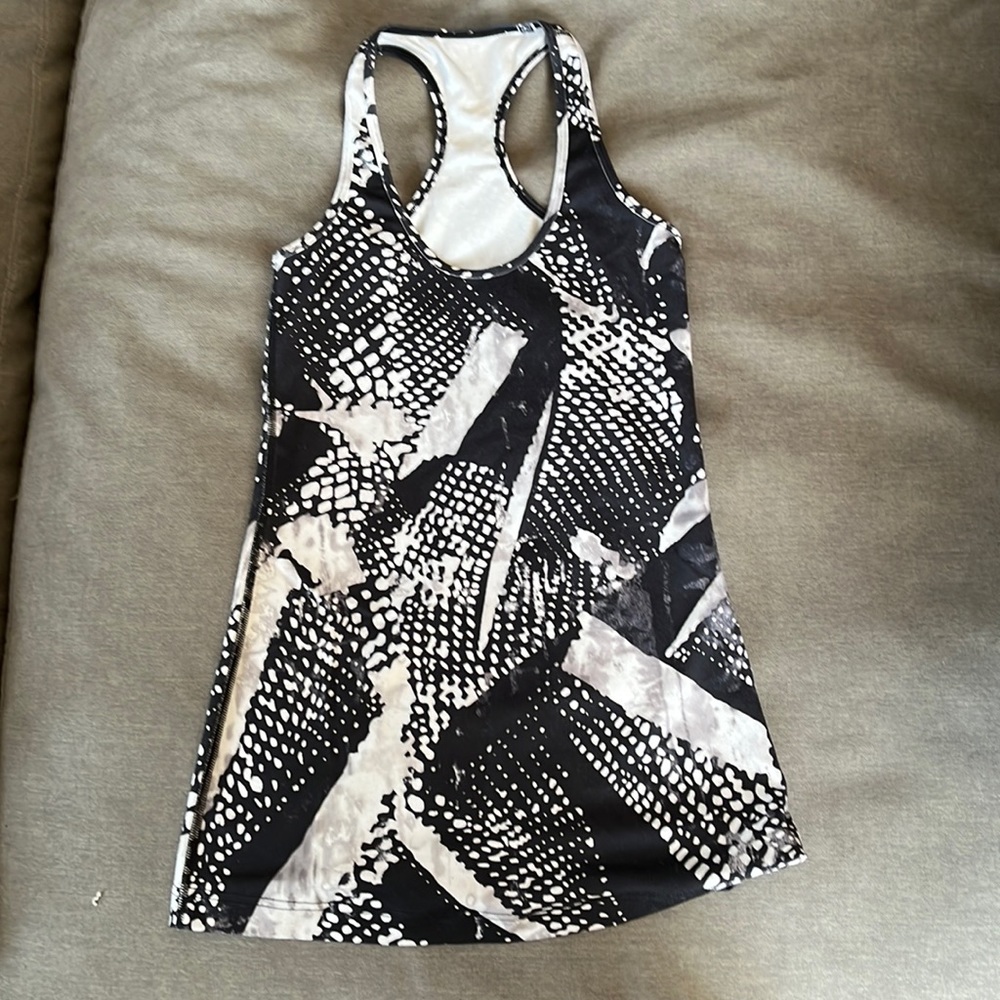 Lululemon racer back yoga top size 4